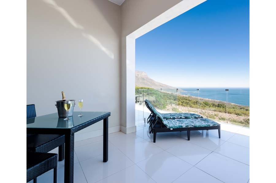 6 Bedroom Property for Sale in Bakoven Western Cape